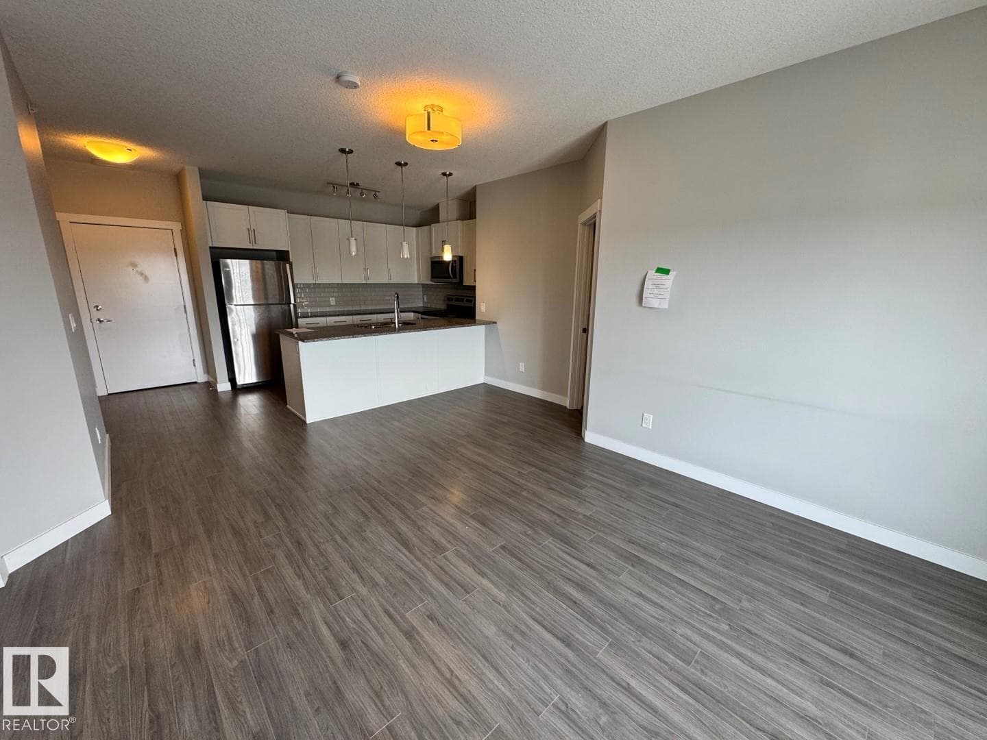#405 3670 139 AV NW — photo 2