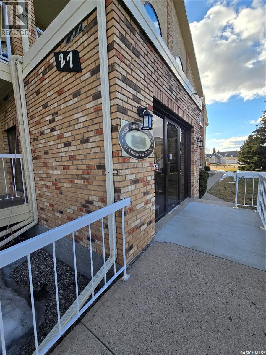 103 27 Erichsen PLACE — photo 2