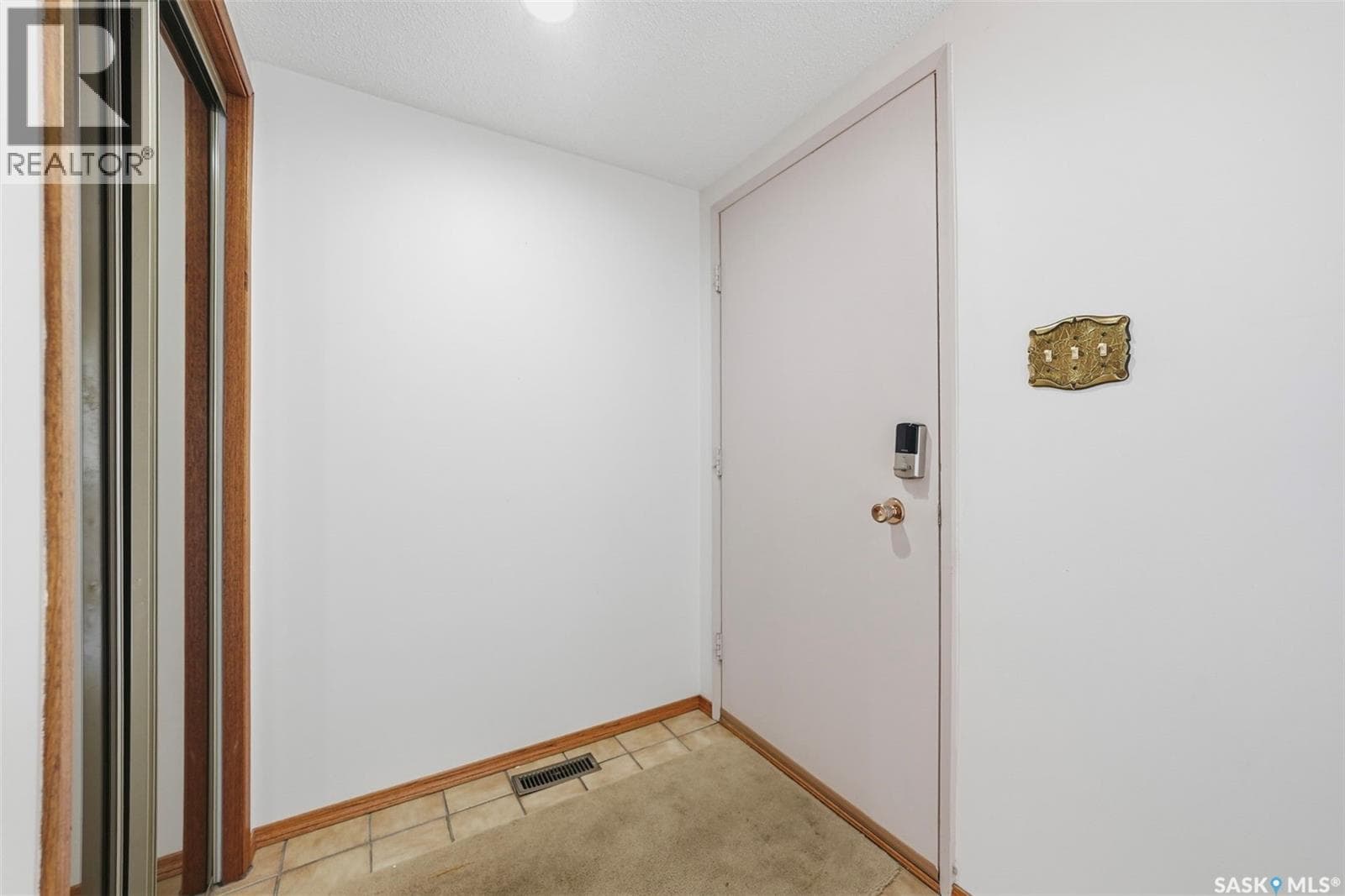 3 425 Pinehouse DRIVE — photo 3