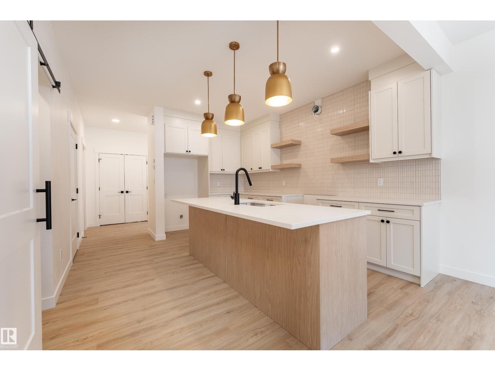 12 GABLE CM