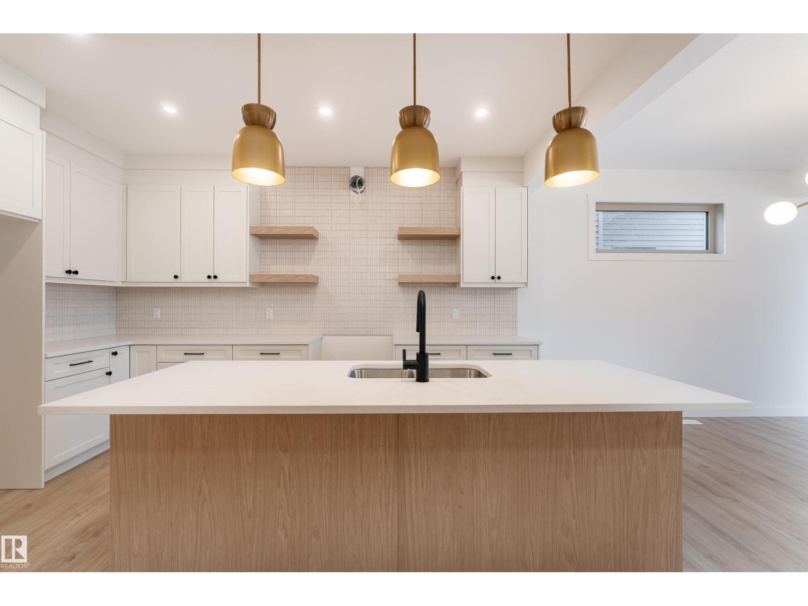 12 GABLE CM — photo 2