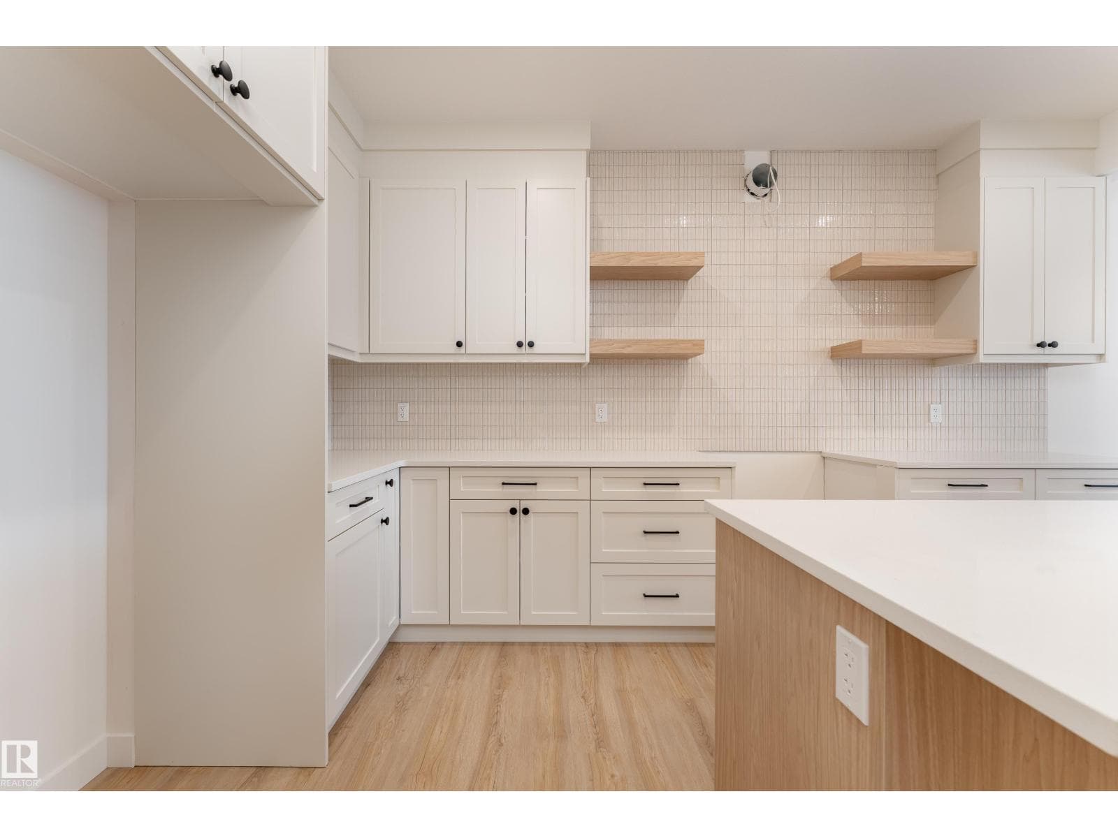 12 GABLE CM — photo 3
