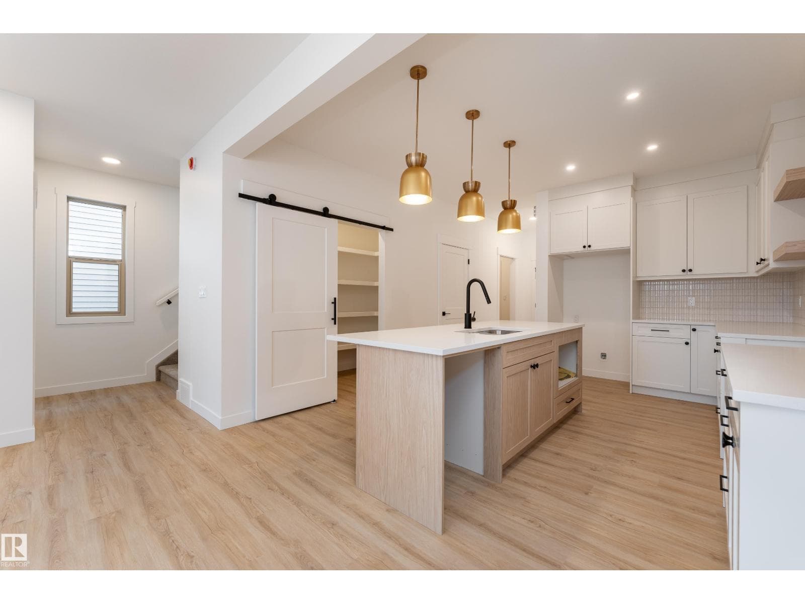 12 GABLE CM — photo 4