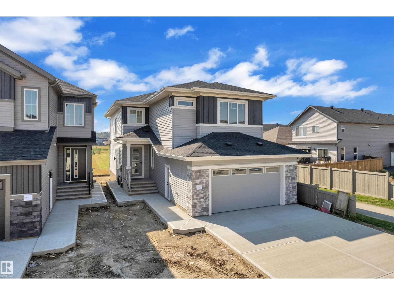 176 CALEDON CR — photo 2