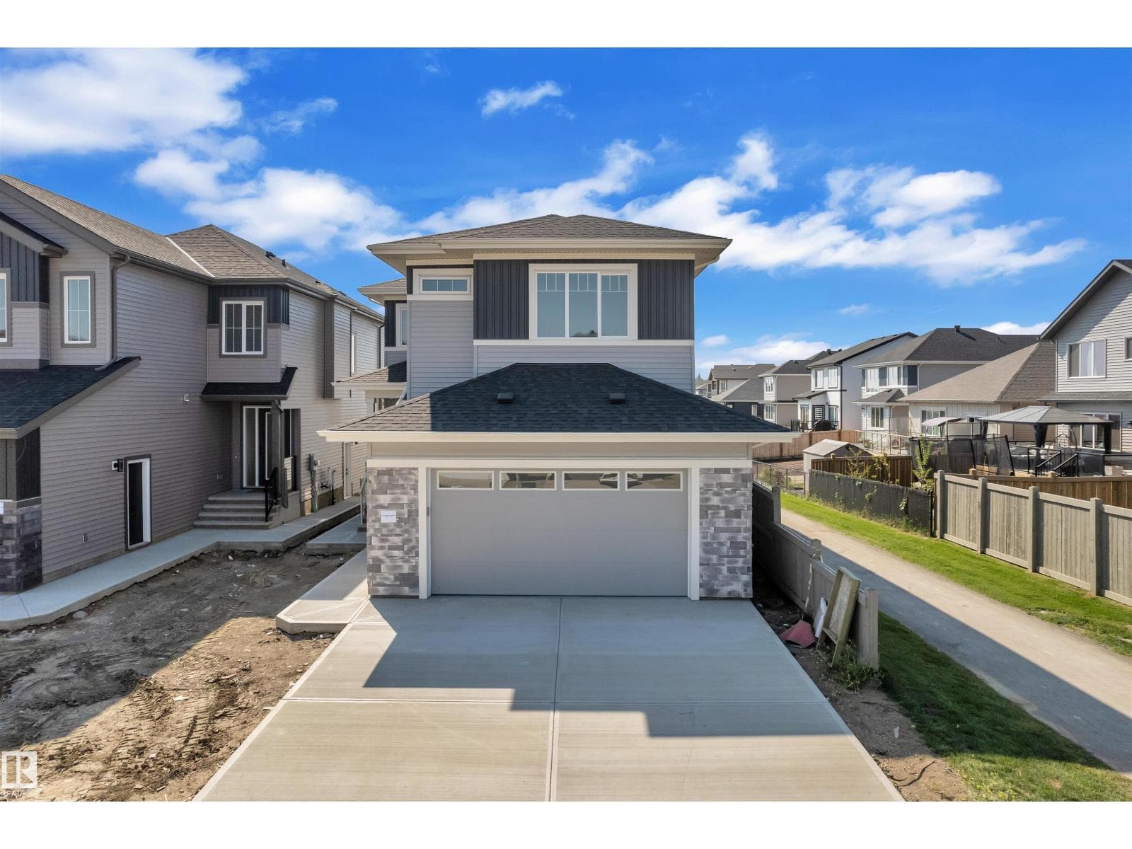 176 CALEDON CR