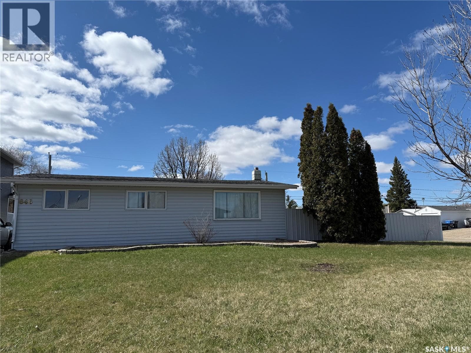 646 Albert STREET — photo 2
