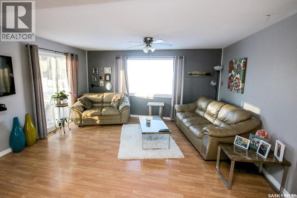 646 Albert STREET — photo 3