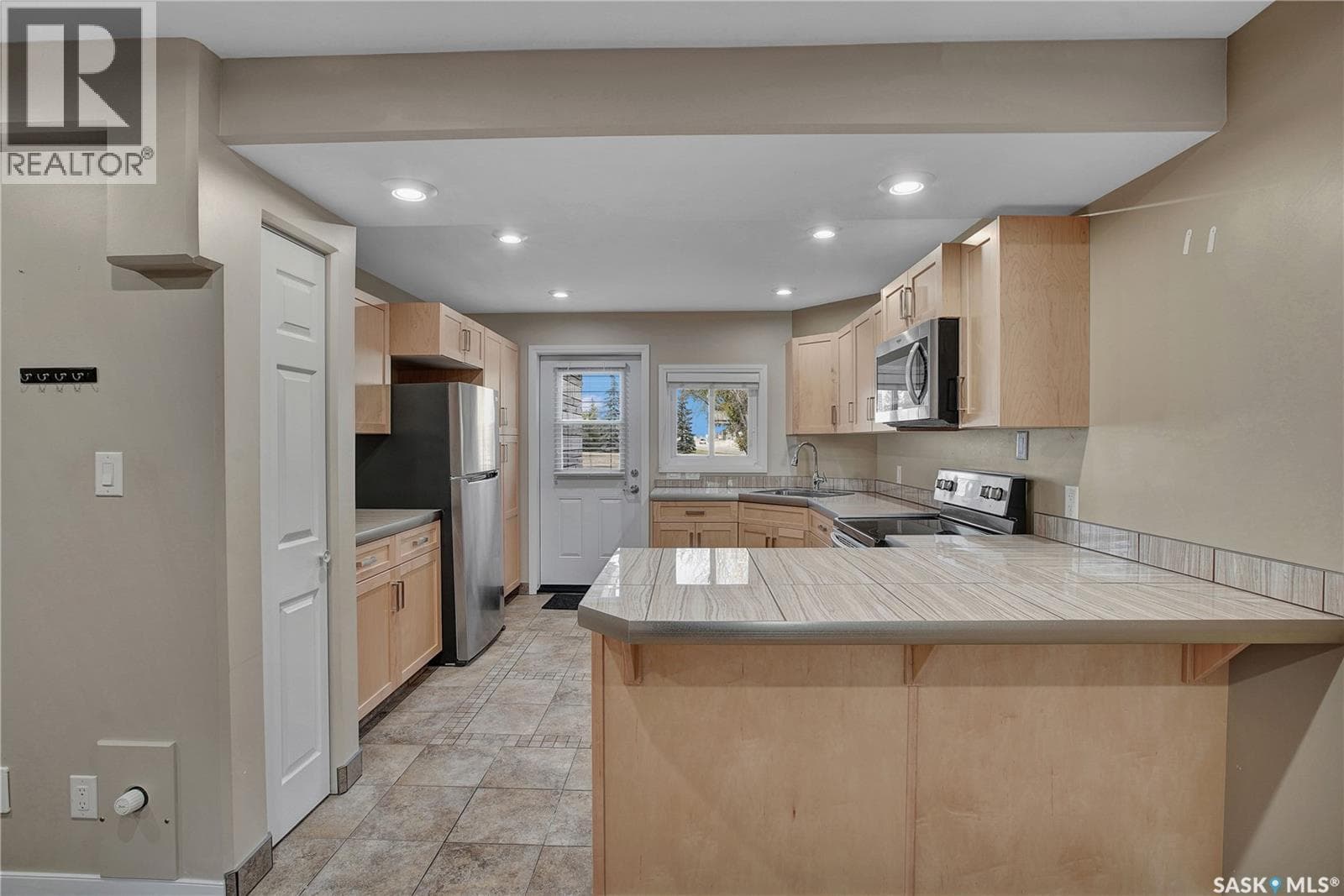 3102 Caen STREET — photo 2
