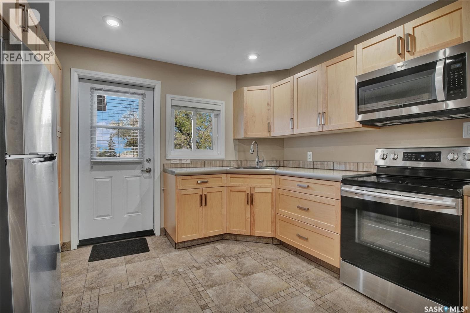 3102 Caen STREET — photo 3