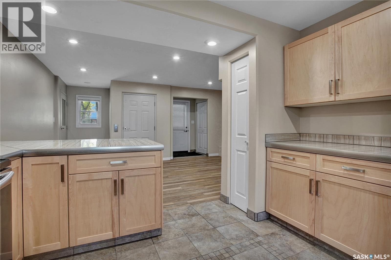 3102 Caen STREET — photo 4
