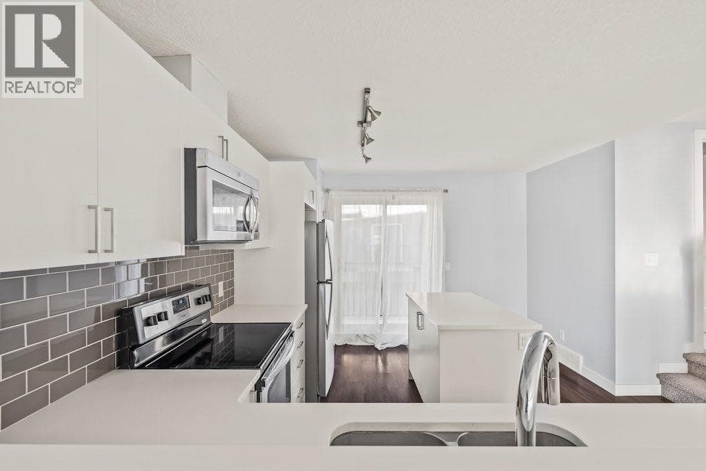 4 Evanscrest Gardens NW — photo 5