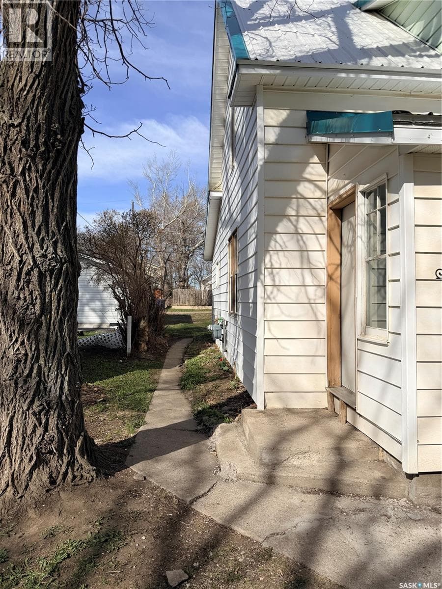573 Centre STREET — photo 2
