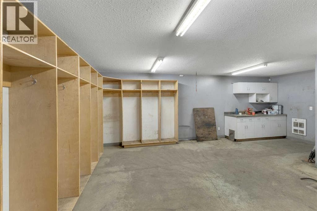 4406 65 Street — photo 3