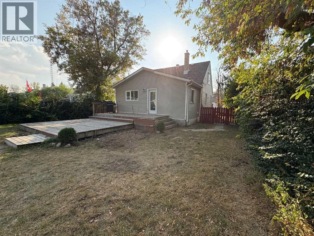 5821 44 Avenue — photo 4
