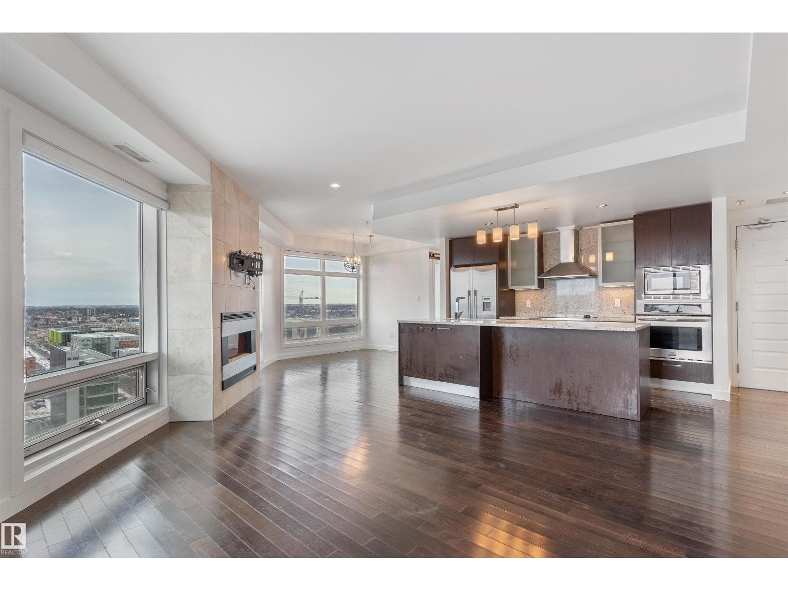 #1901 10388 105 ST NW