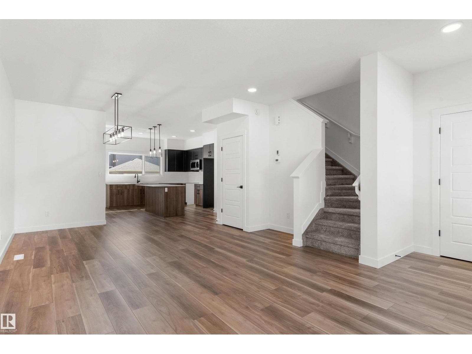 20619 43 AV NW — photo 5