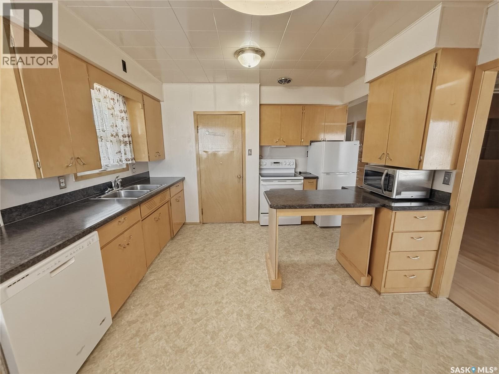 316 Dennis STREET — photo 2