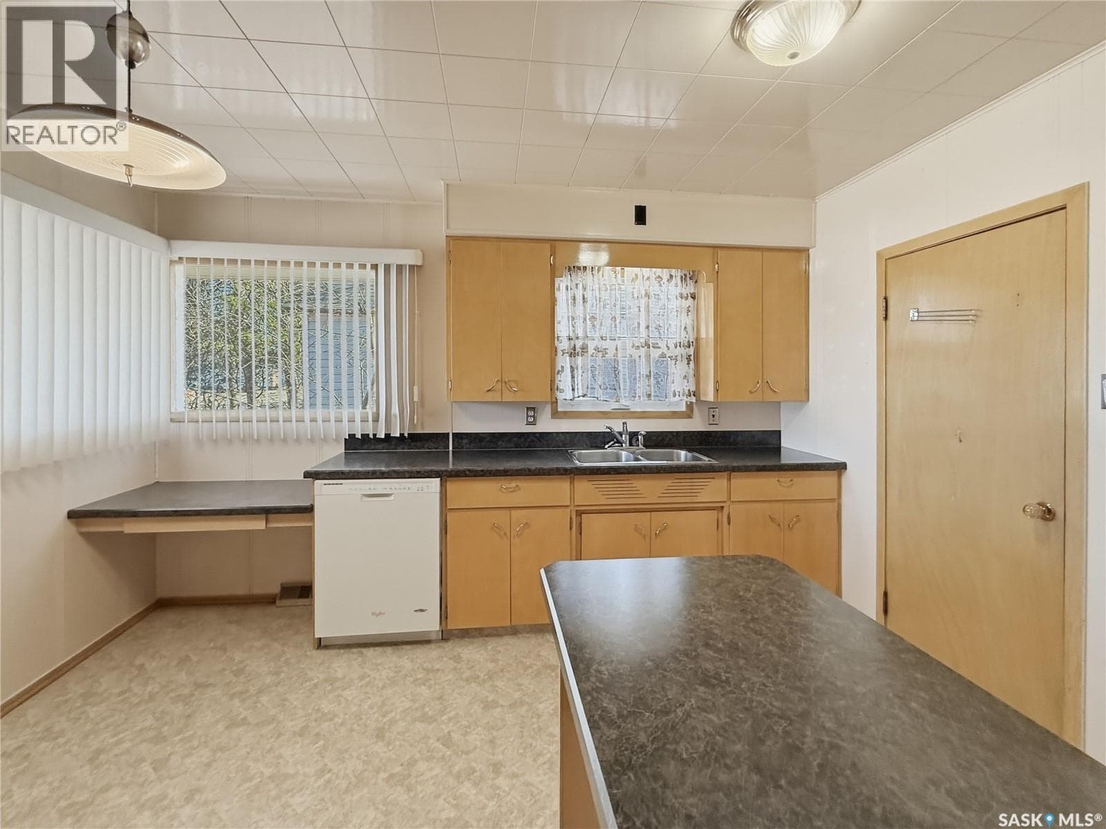 316 Dennis STREET — photo 4