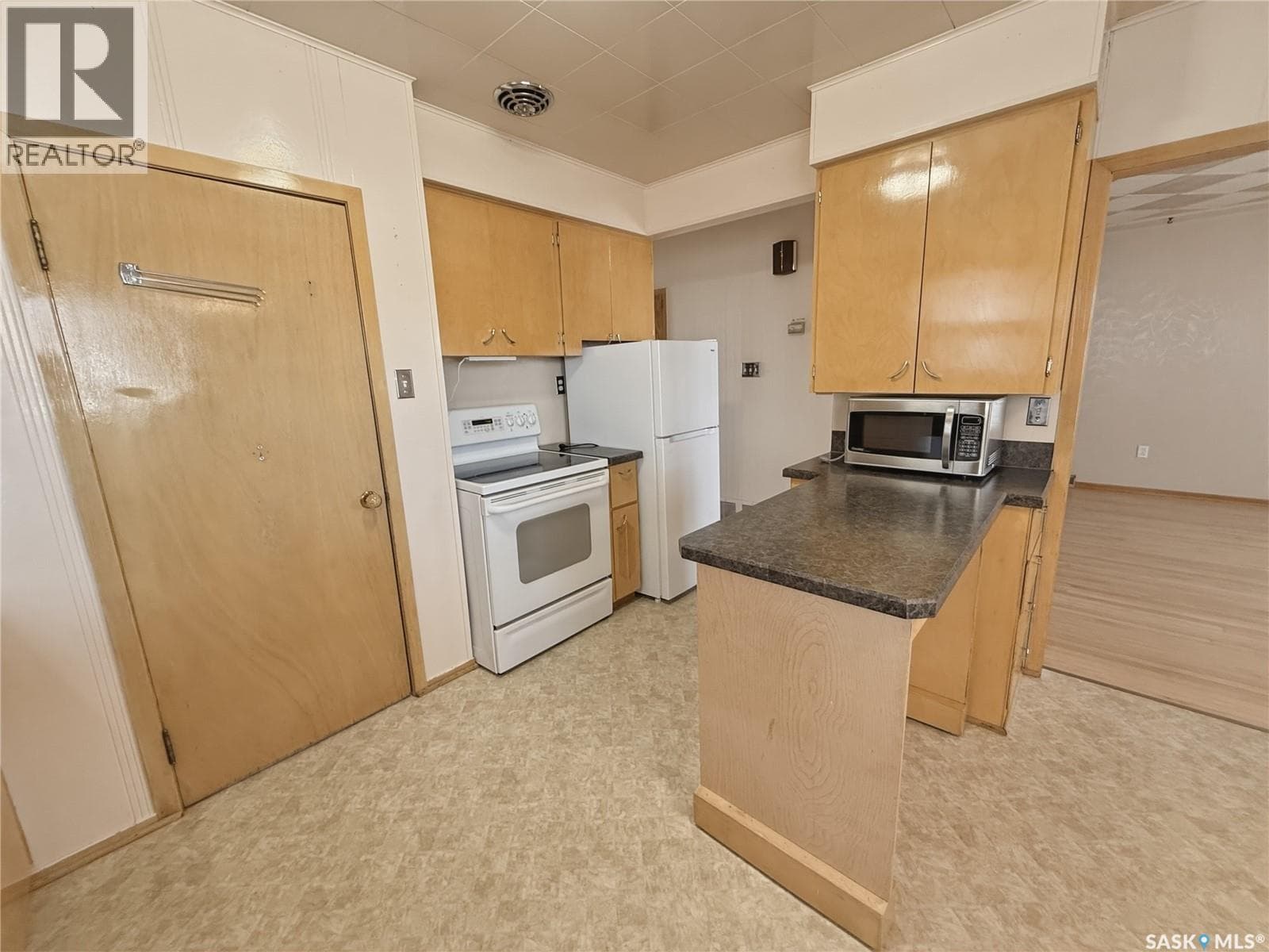 316 Dennis STREET — photo 3