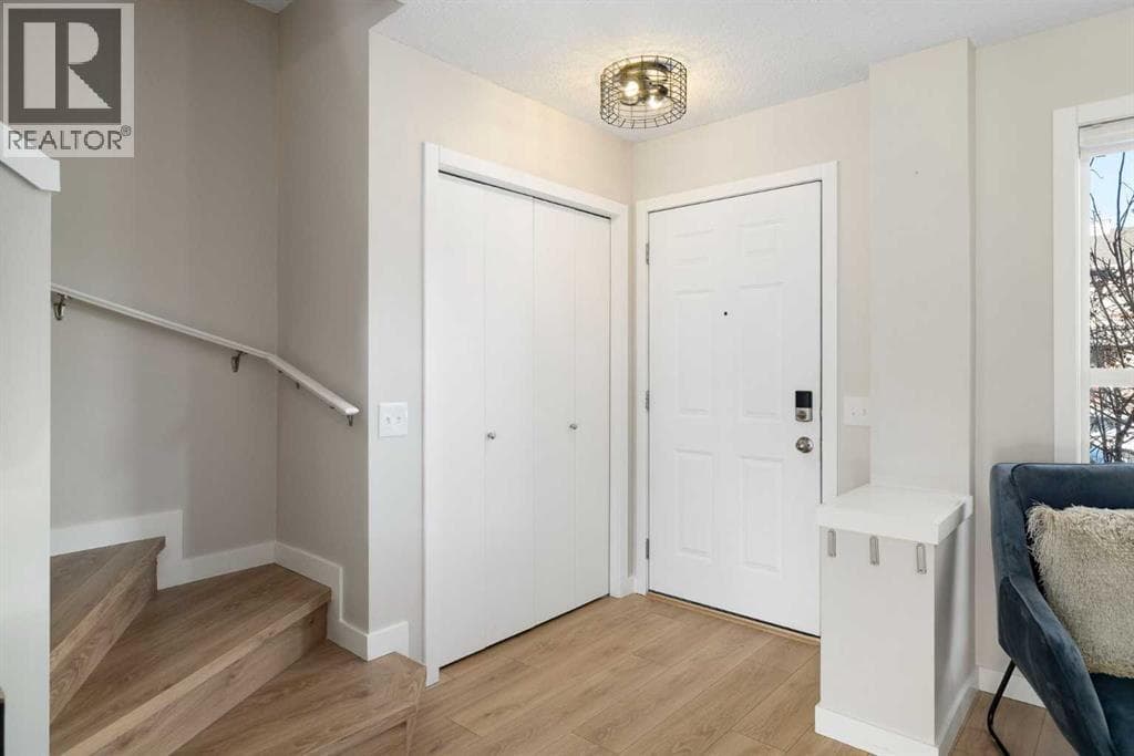 9 Elgin Mews SE — photo 4