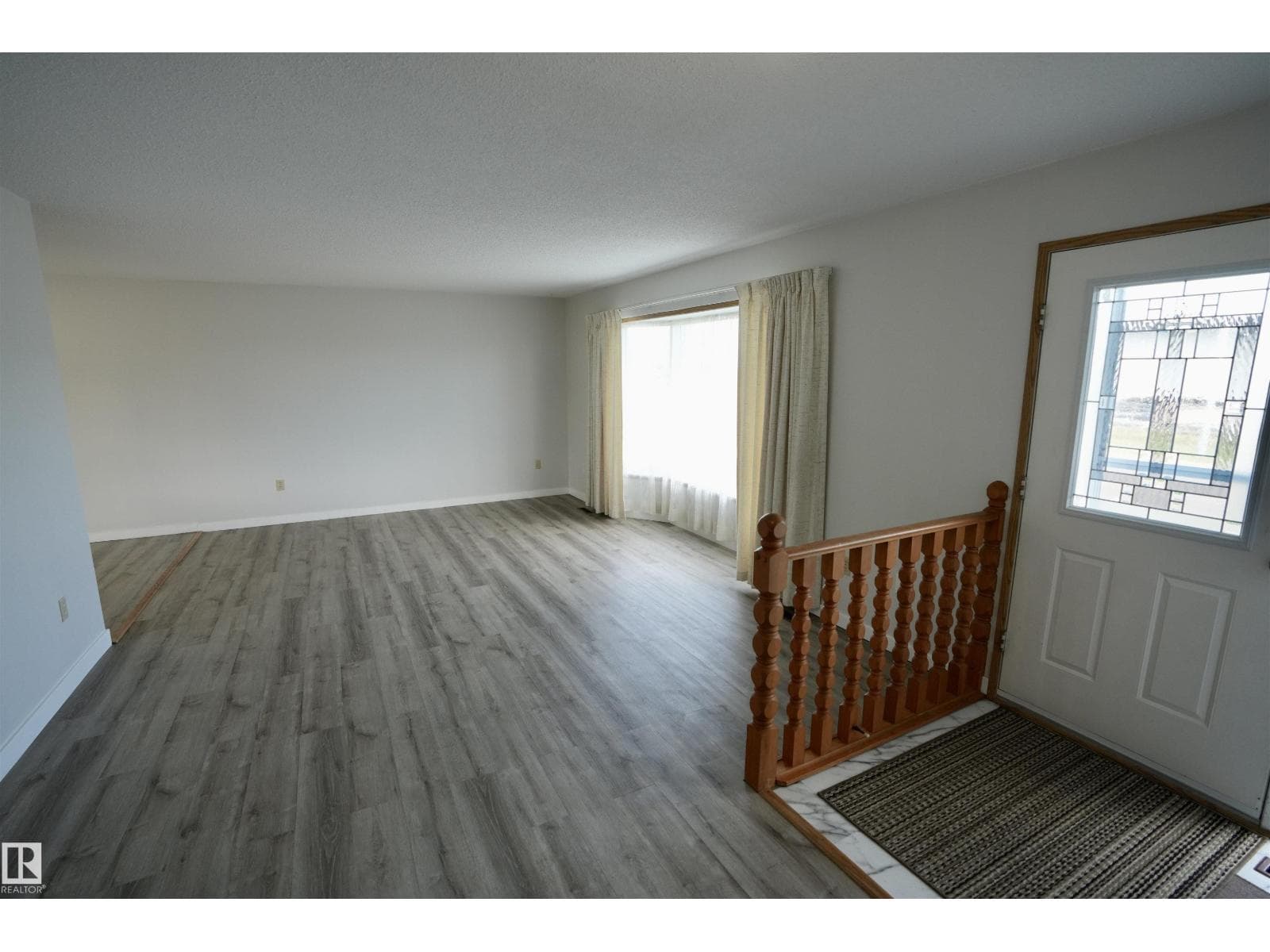 4009 48 AV — photo 2