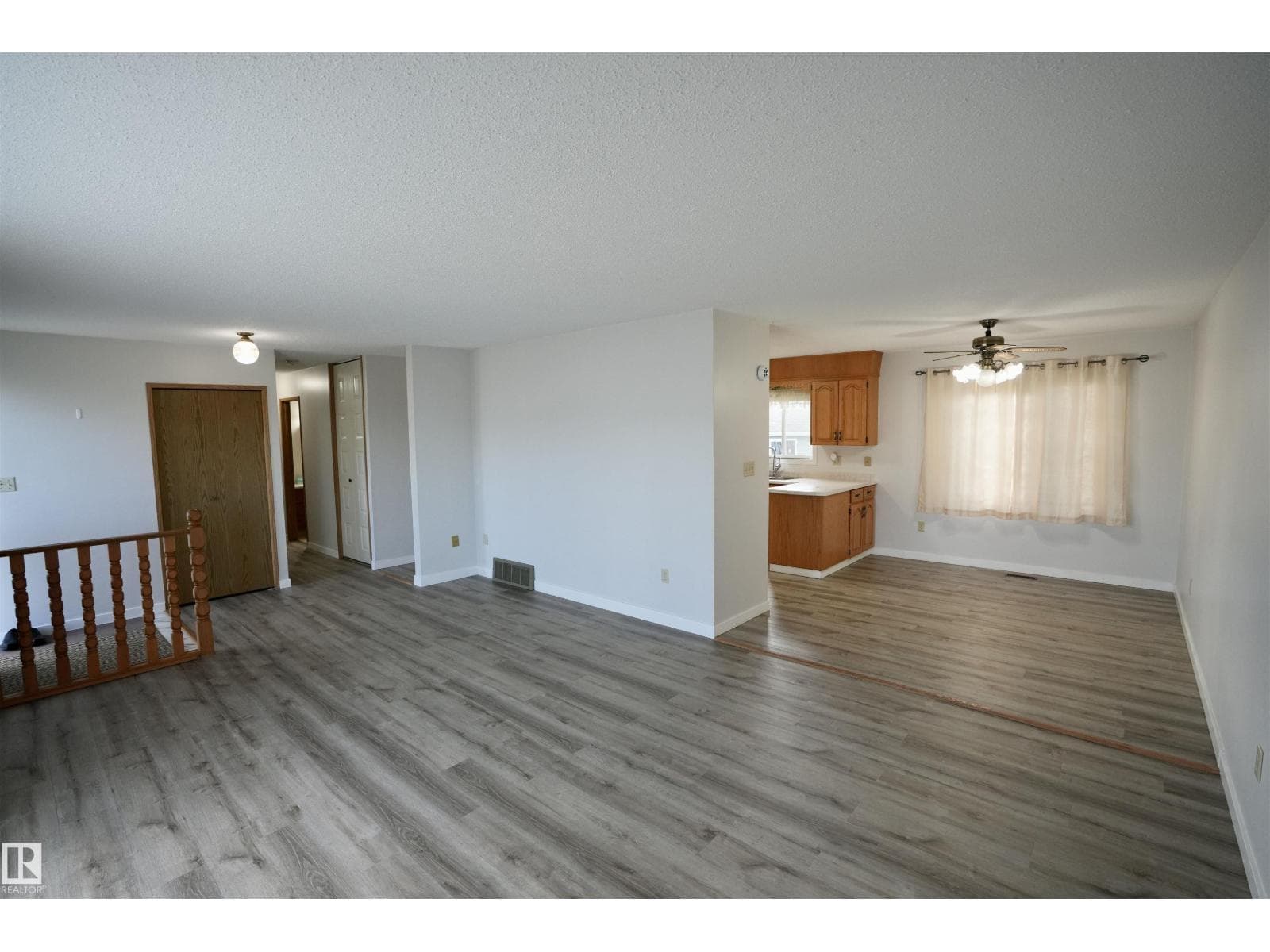 4009 48 AV — photo 5