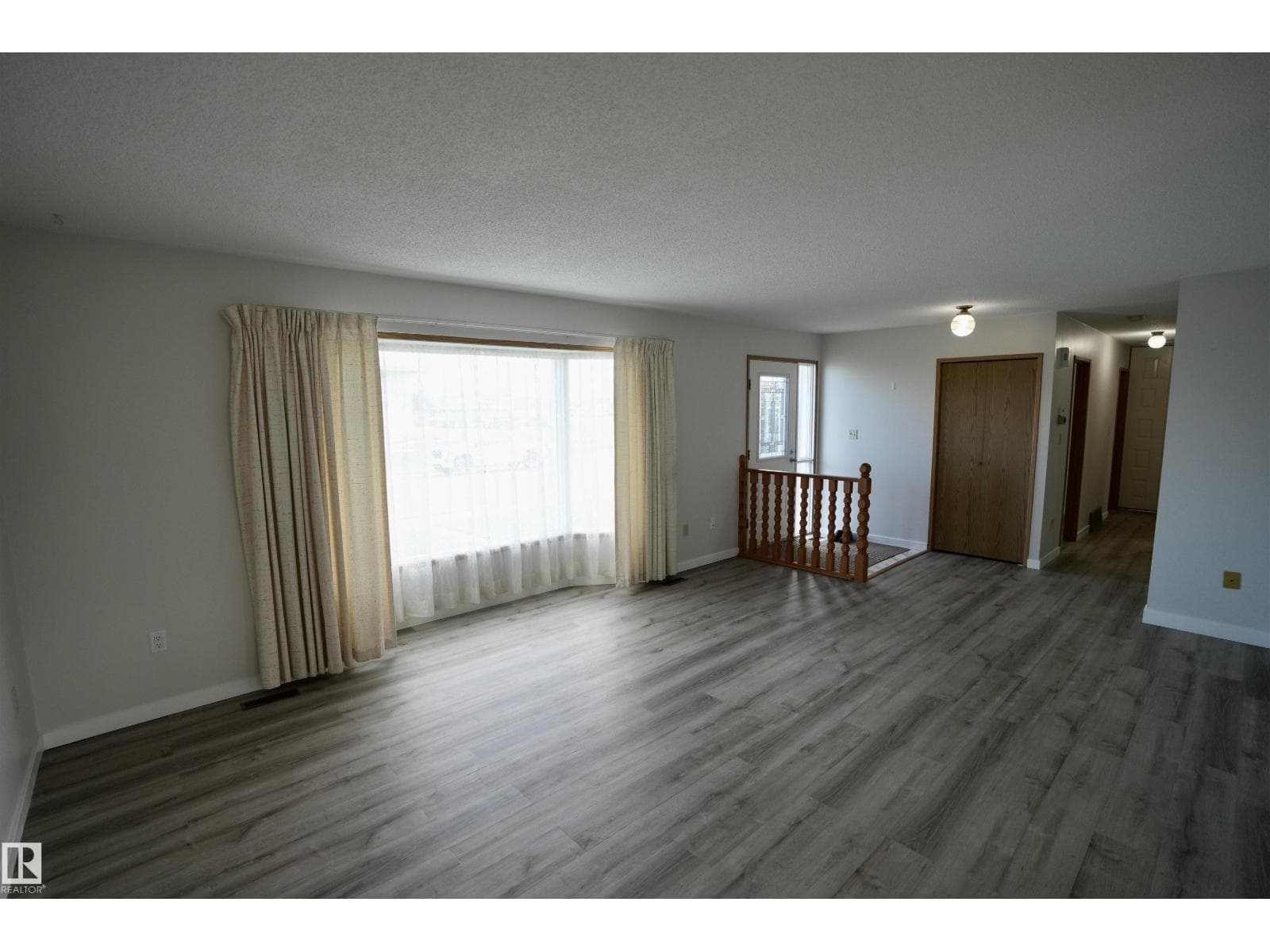 4009 48 AV — photo 4