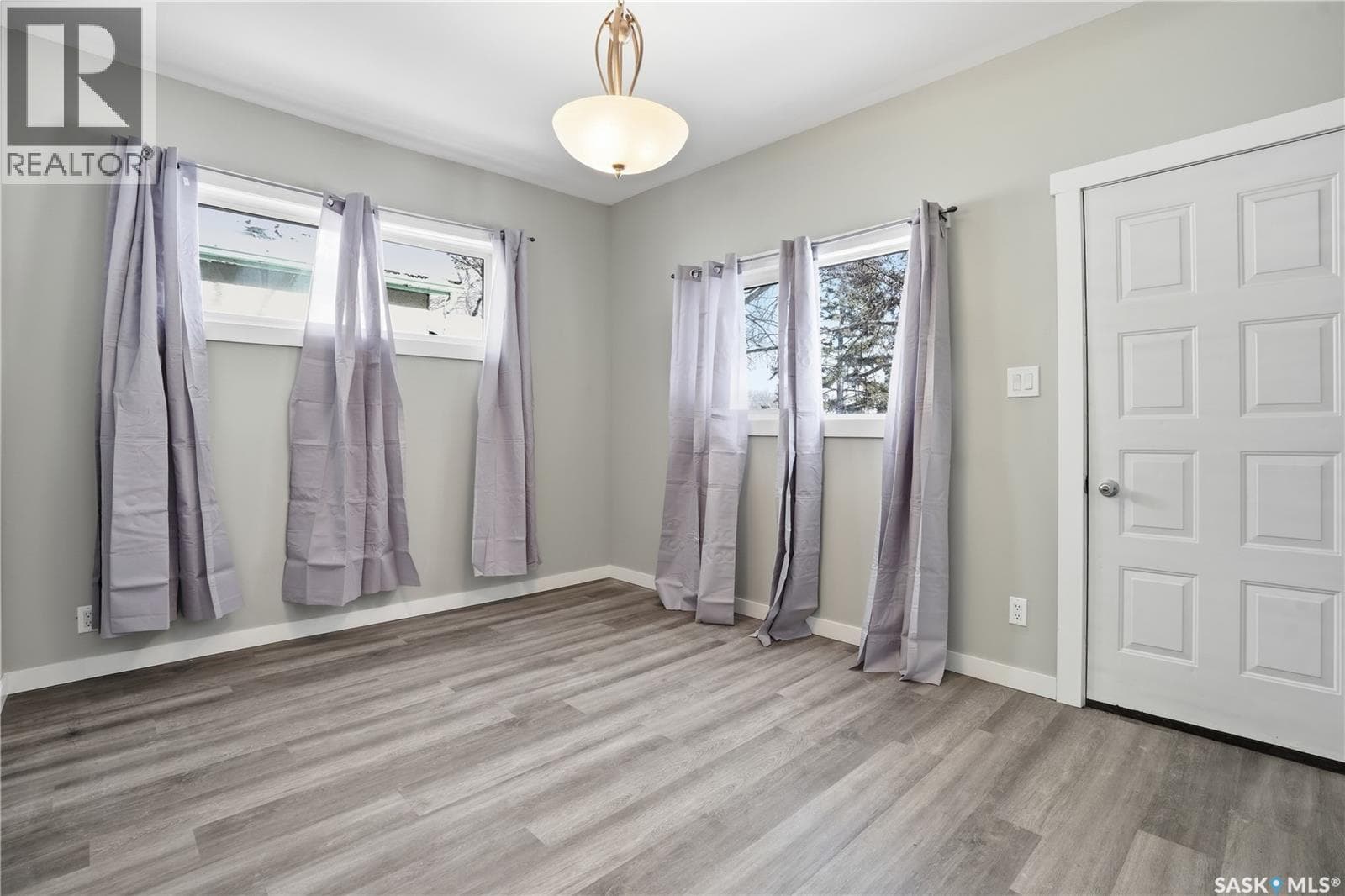 726 Cameron STREET — photo 2
