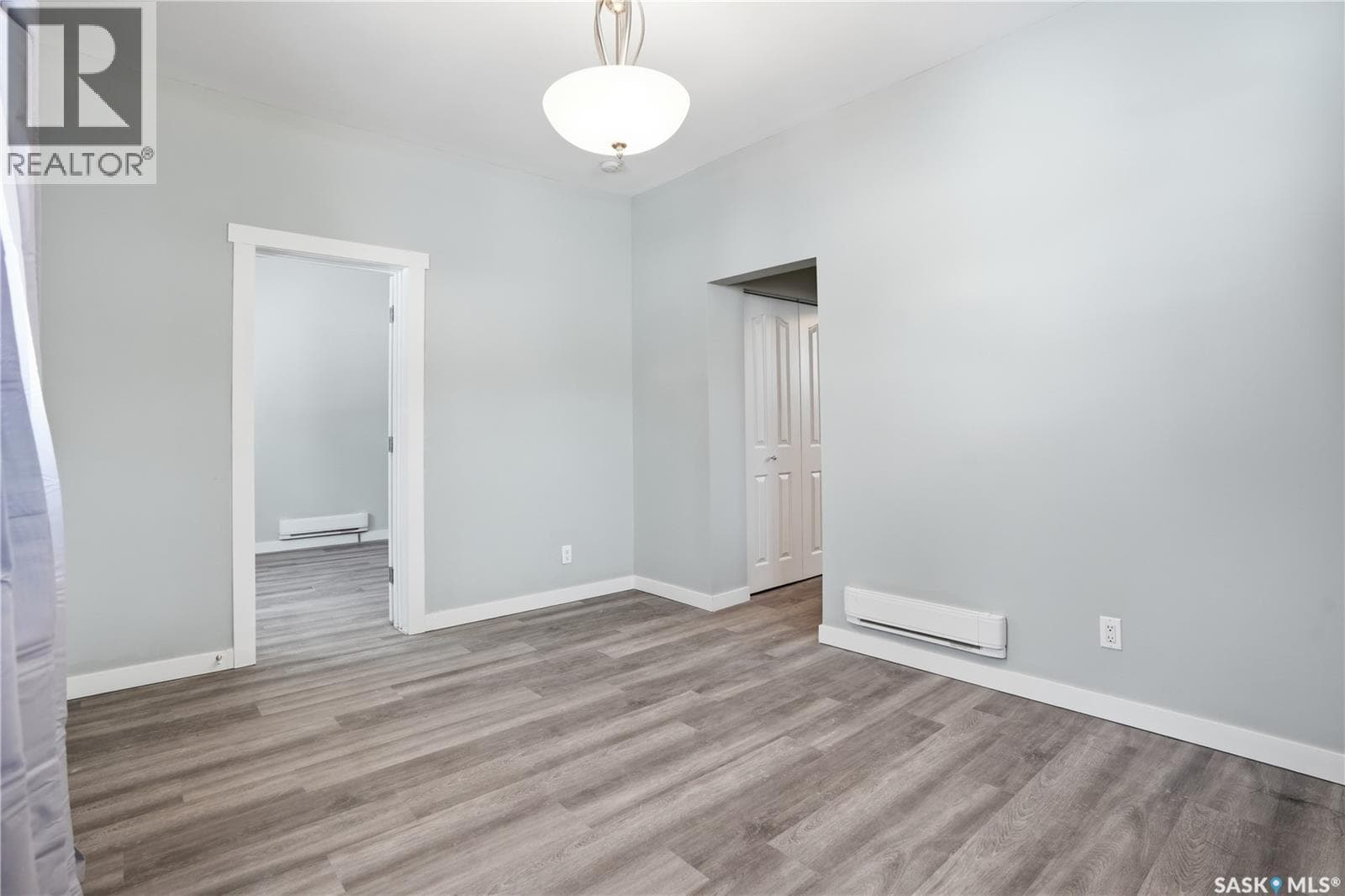 726 Cameron STREET — photo 3