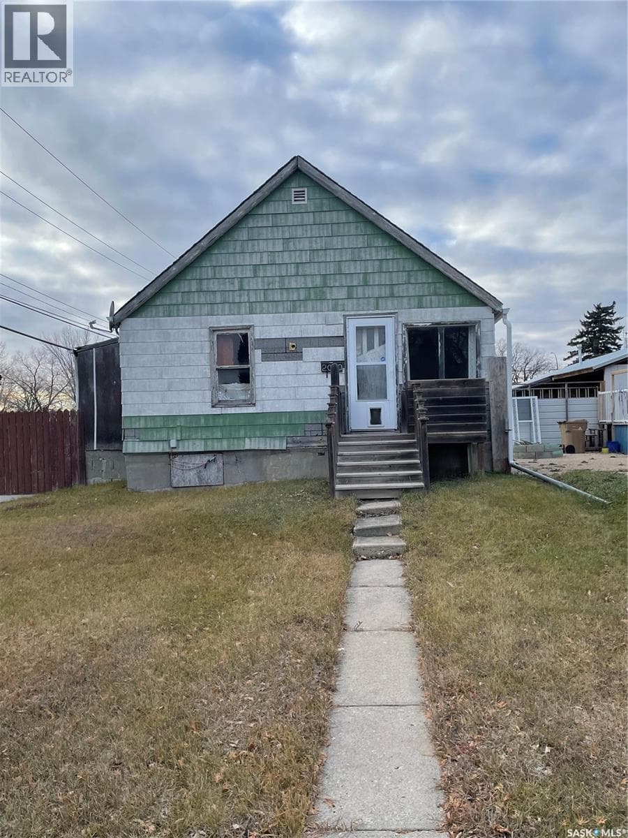 2080 Connaught STREET — photo 3