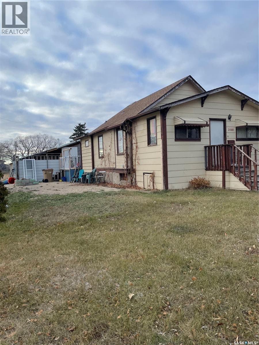 2068 Connaught STREET — photo 3