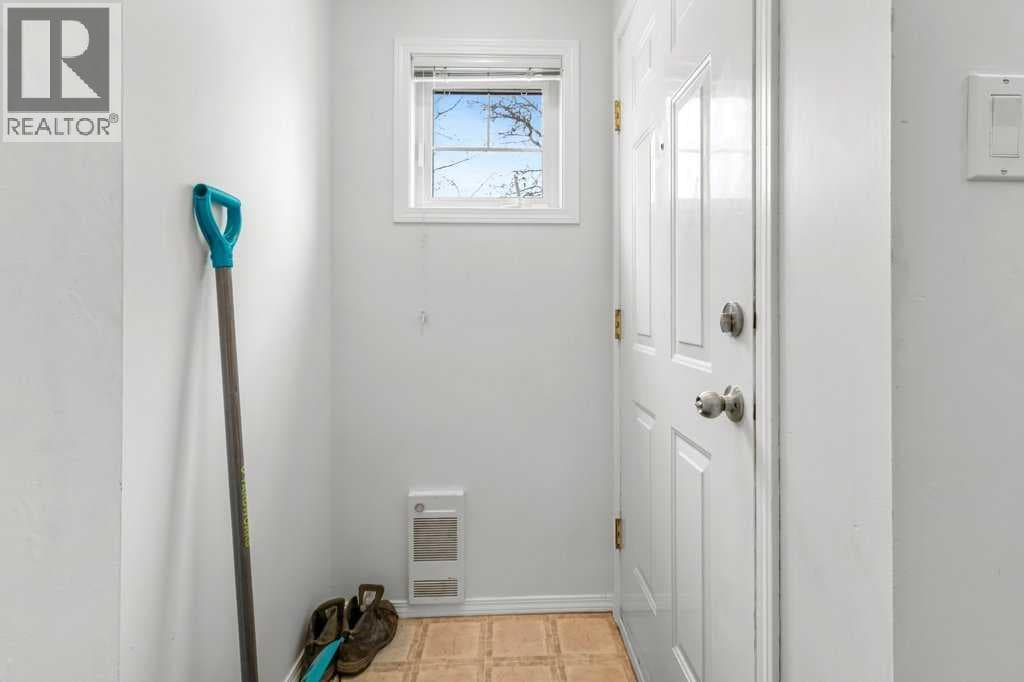 2001, 5220 50A Avenue — photo 3
