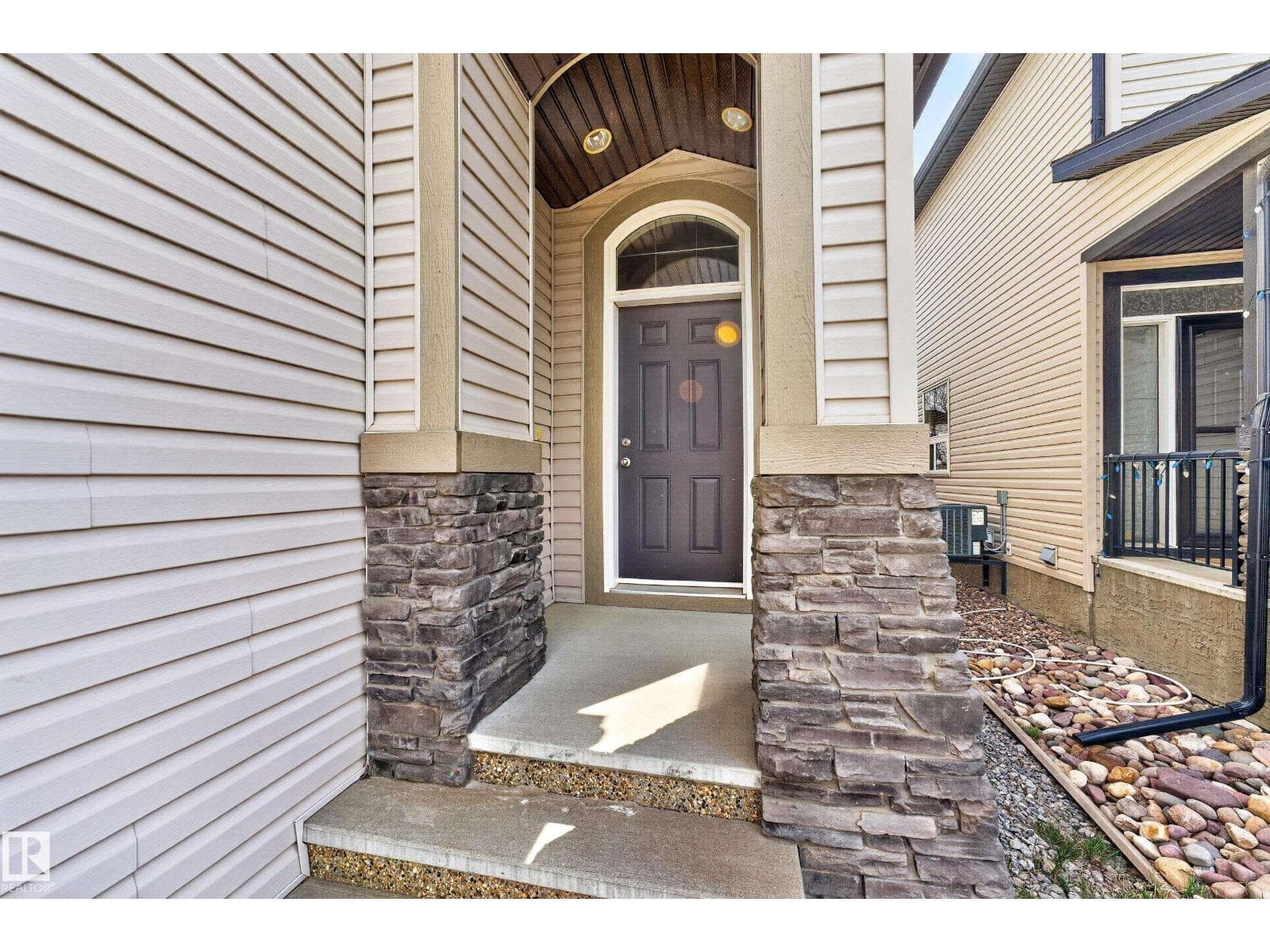 22055 95 AV NW — photo 3