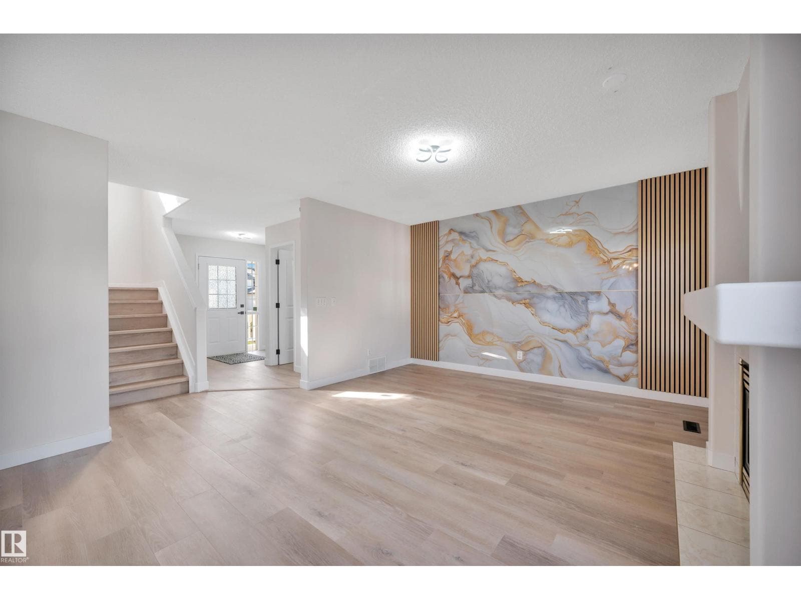 4124 37A AV NW — photo 5