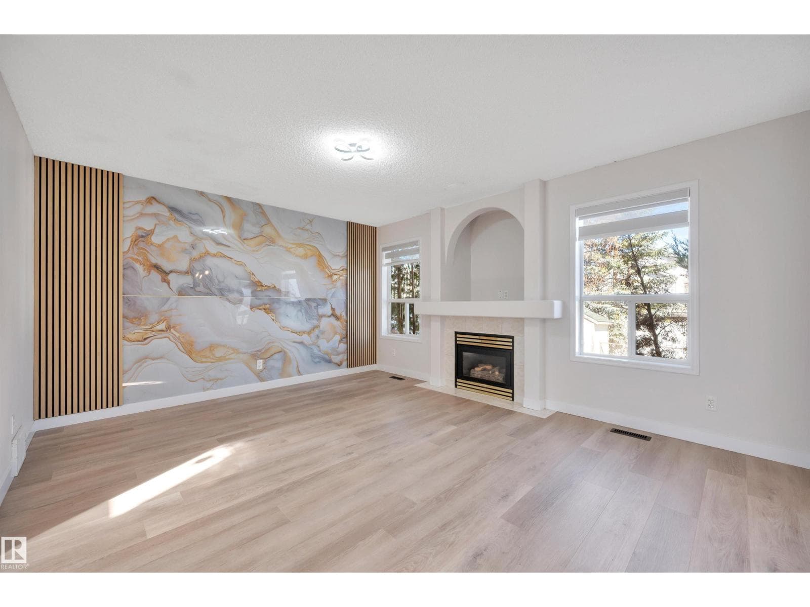 4124 37A AV NW — photo 4