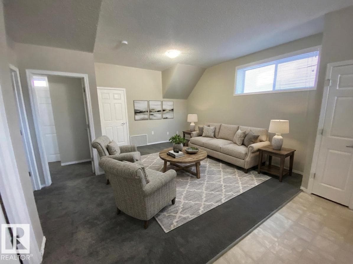 122 142 Selkirk PL — photo 2