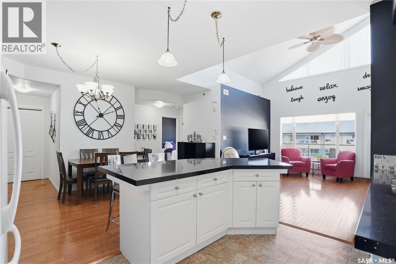 407 110 Armistice WAY — photo 5