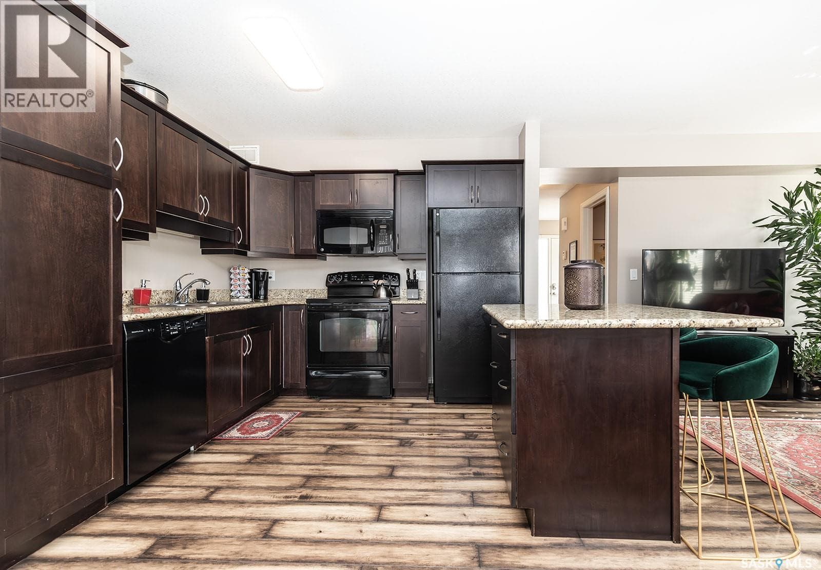214 615 Lynd CRESCENT — photo 3