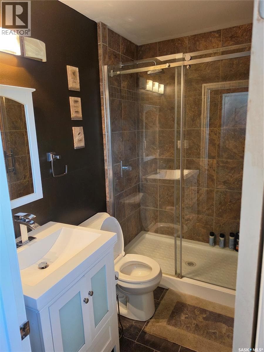 725 2nd AVENUE — photo 3