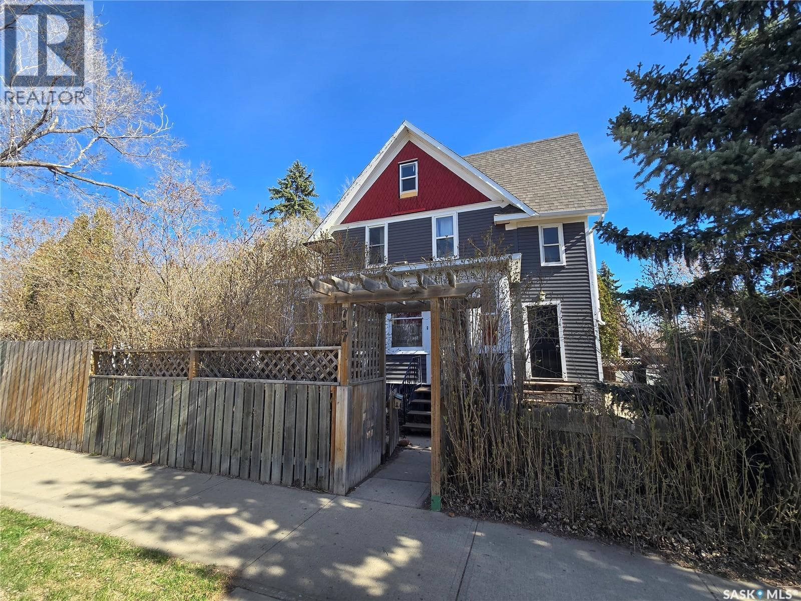 717 Coteau AVENUE