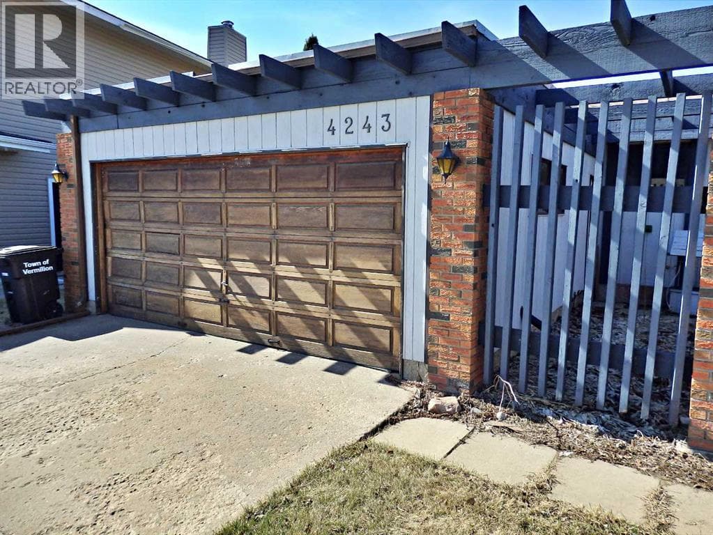 4243 48A Avenue — photo 4