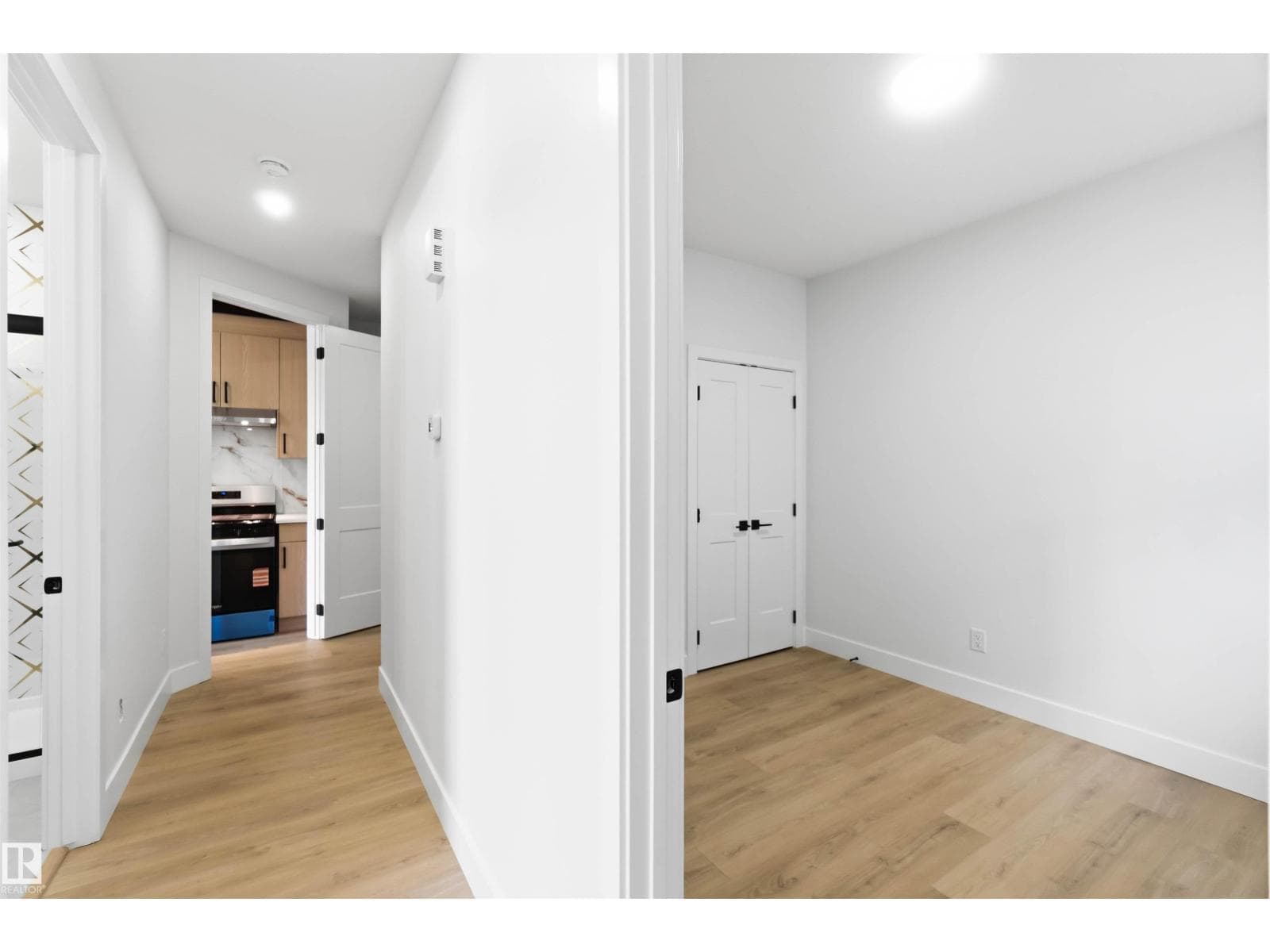 417 PINE PT — photo 5