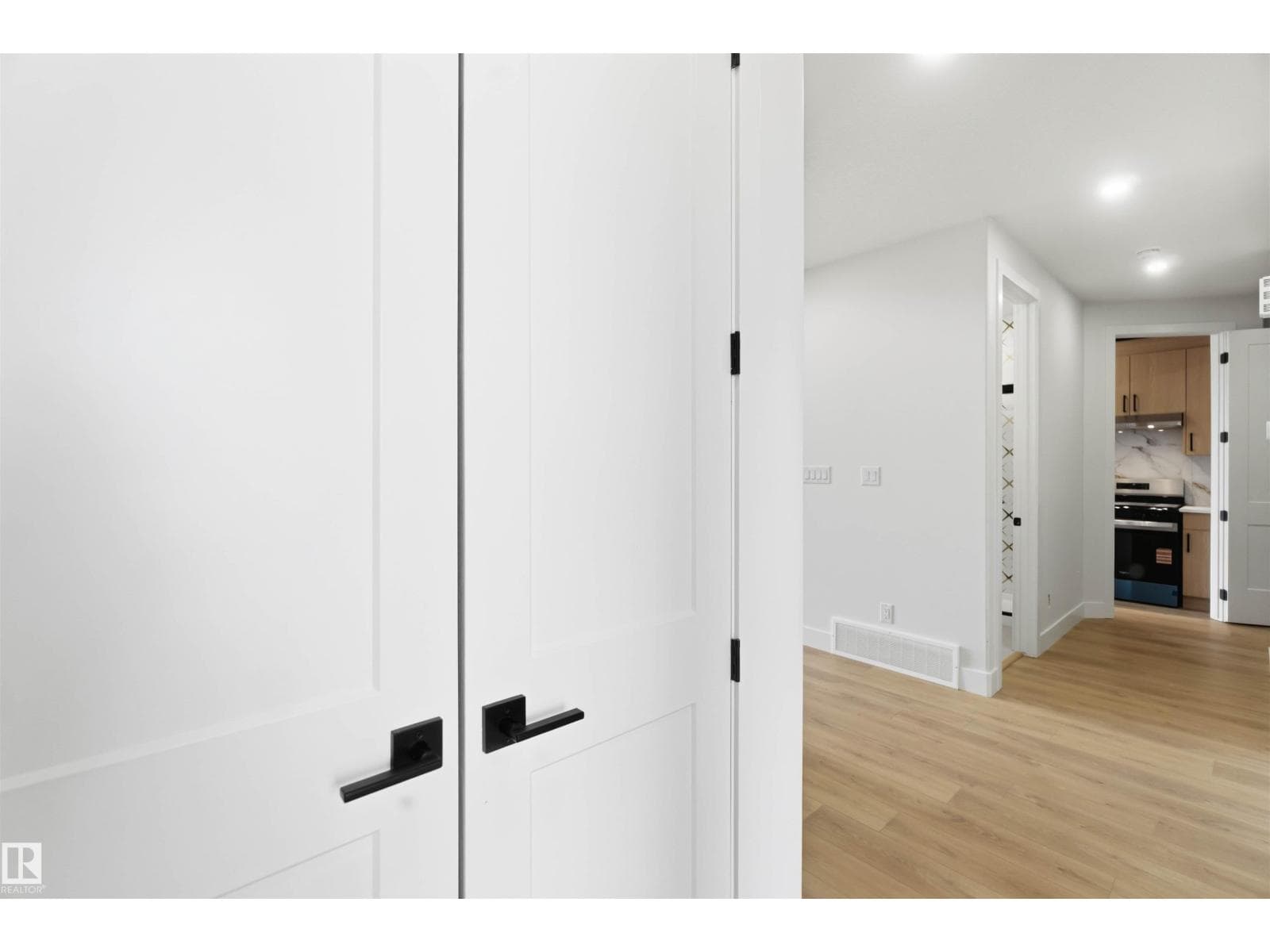 417 PINE PT — photo 3