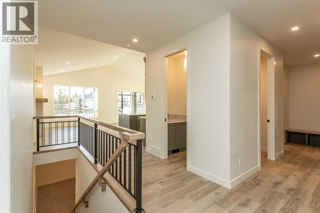 20 Emmett Crescent — photo 2