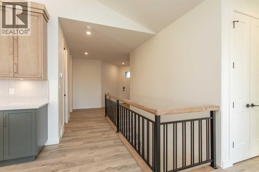 20 Emmett Crescent — photo 3