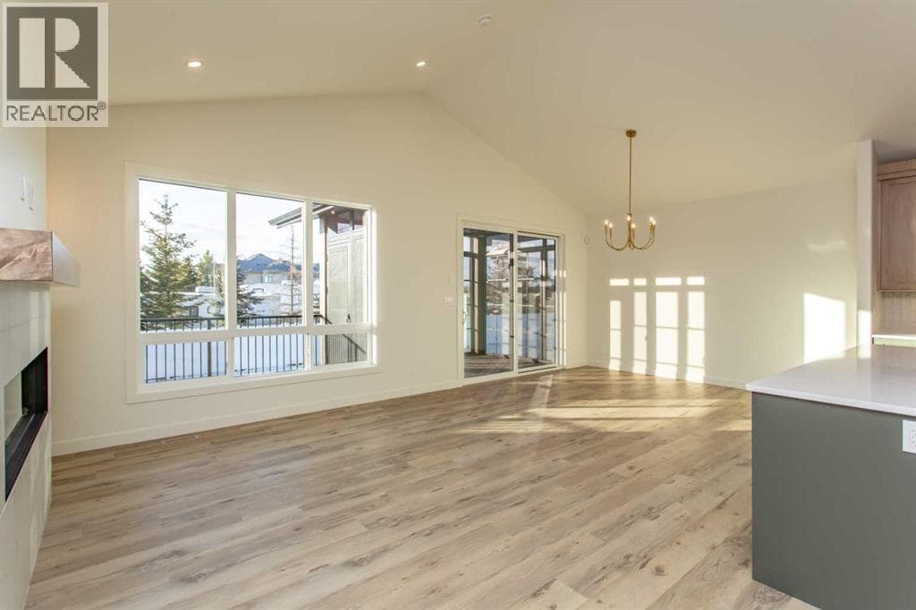 20 Emmett Crescent — photo 4