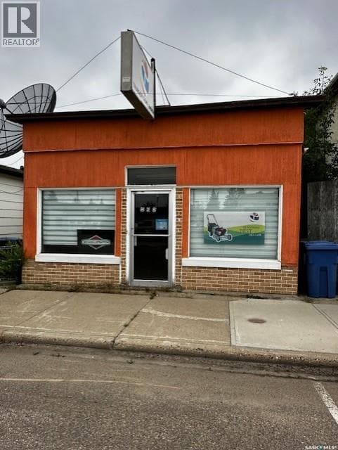 262 3rd AVENUE W