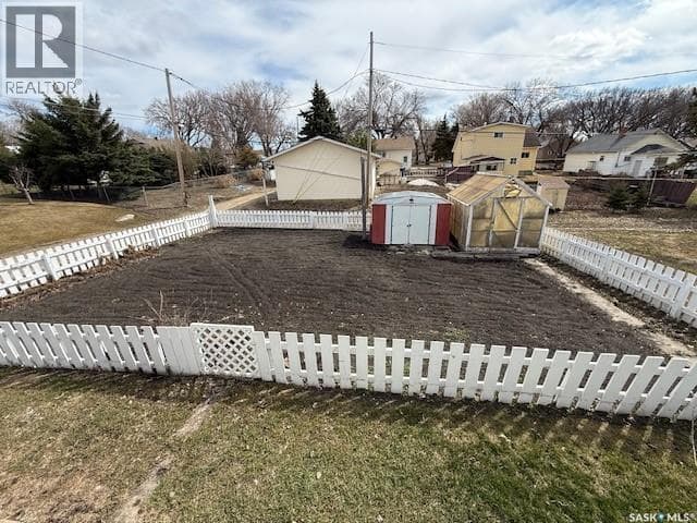 230 Nicholas STREET — photo 3
