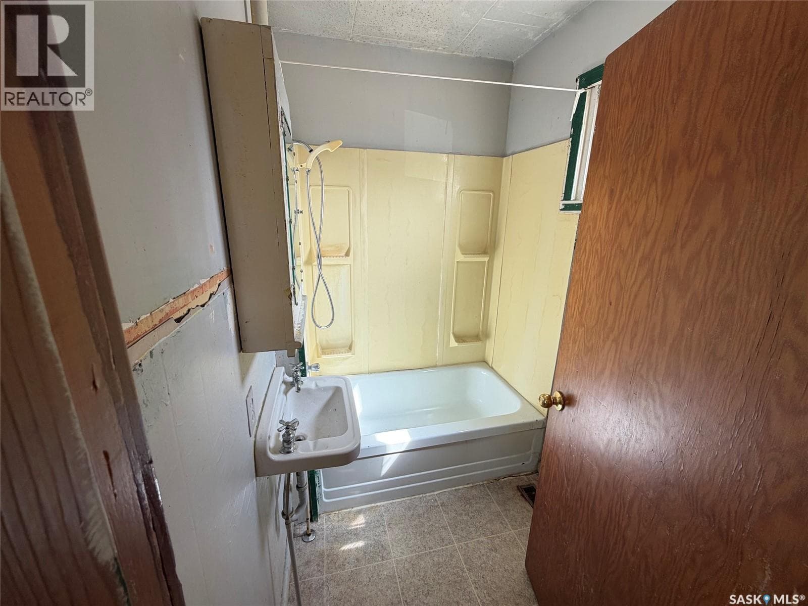 639 Albert STREET — photo 4