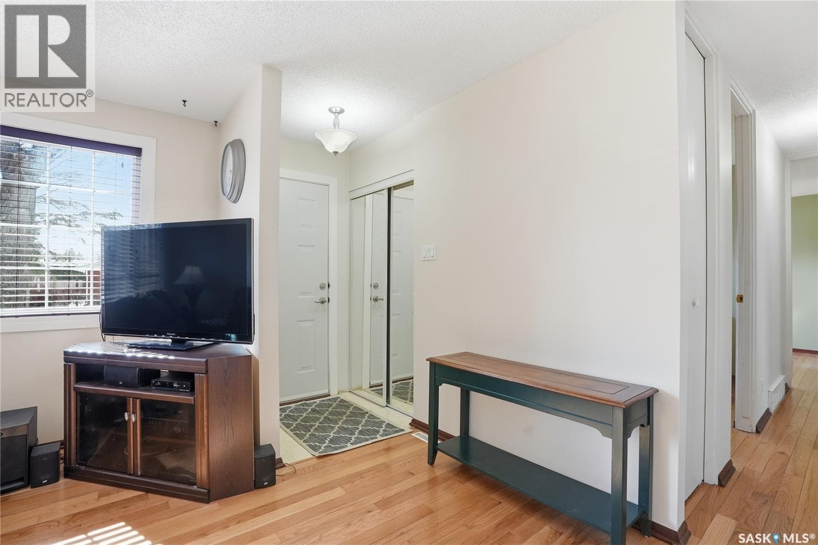 2 Hardy CRESCENT — photo 2